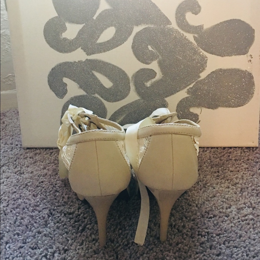 Heels - Picture 2 of 2